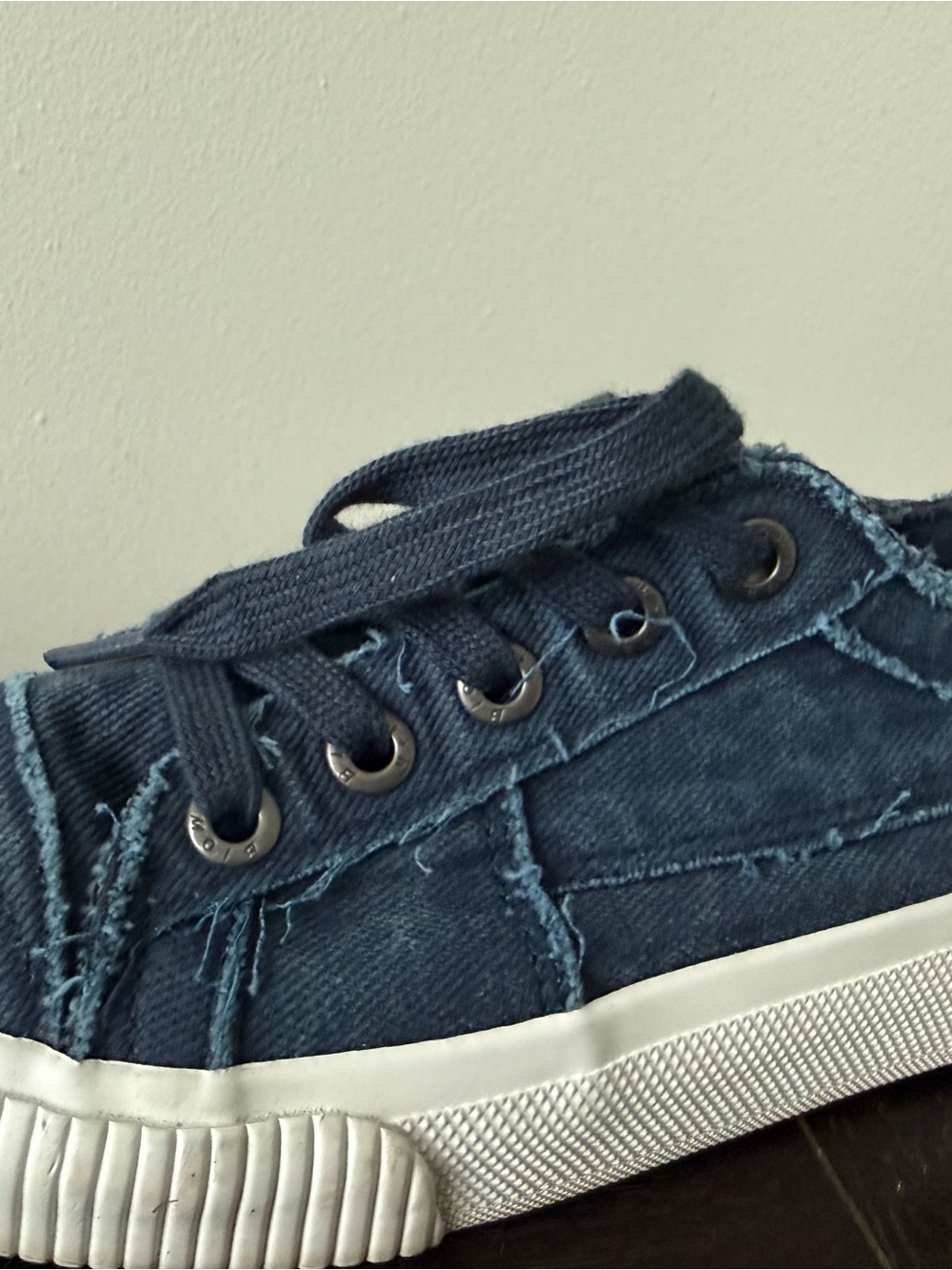 Casual Denim-Style Navy Blue Lace-Up Sneakers